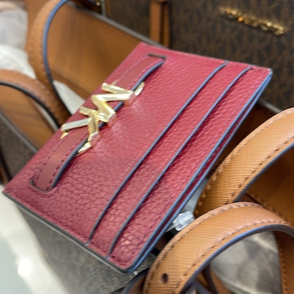 MICHAEL KORS
Reed Large Pebbled Leather Card Holder Case
Dark Cherry 
NWT - Picture 2 of 16